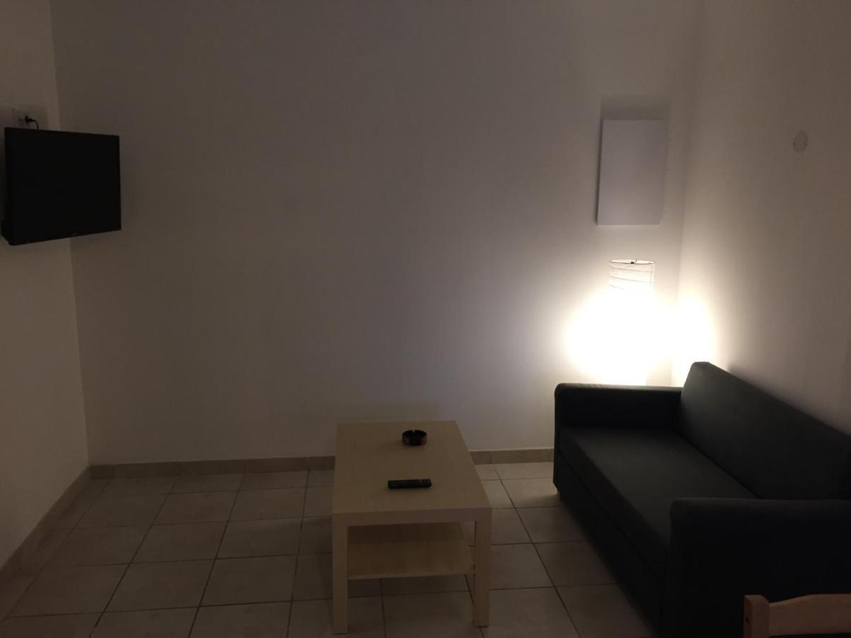 Gites Le Pressoir Vias Buitenkant foto