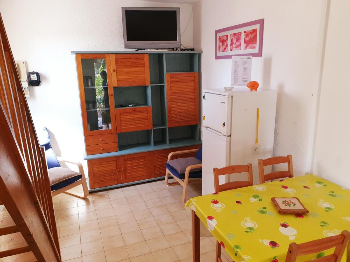 Gites Le Pressoir Vias Buitenkant foto